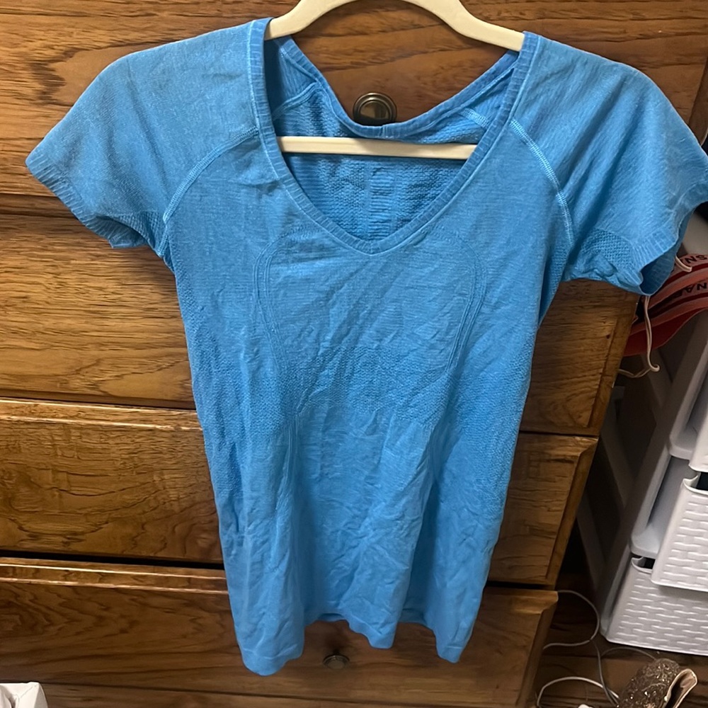 lulu swiftly tech size 6